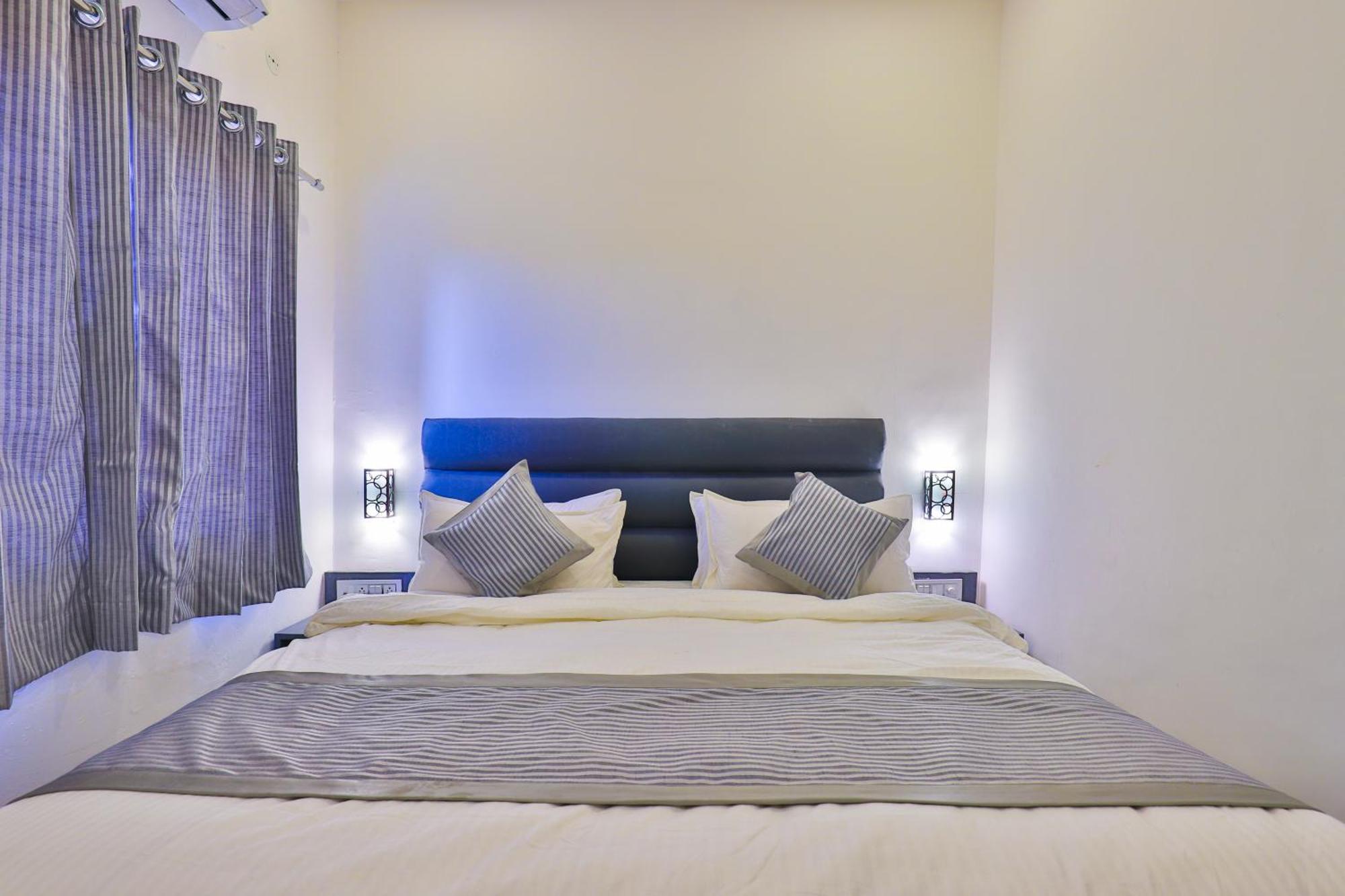 Nova Hotel New Crossroad Rajkot Eksteriør billede
