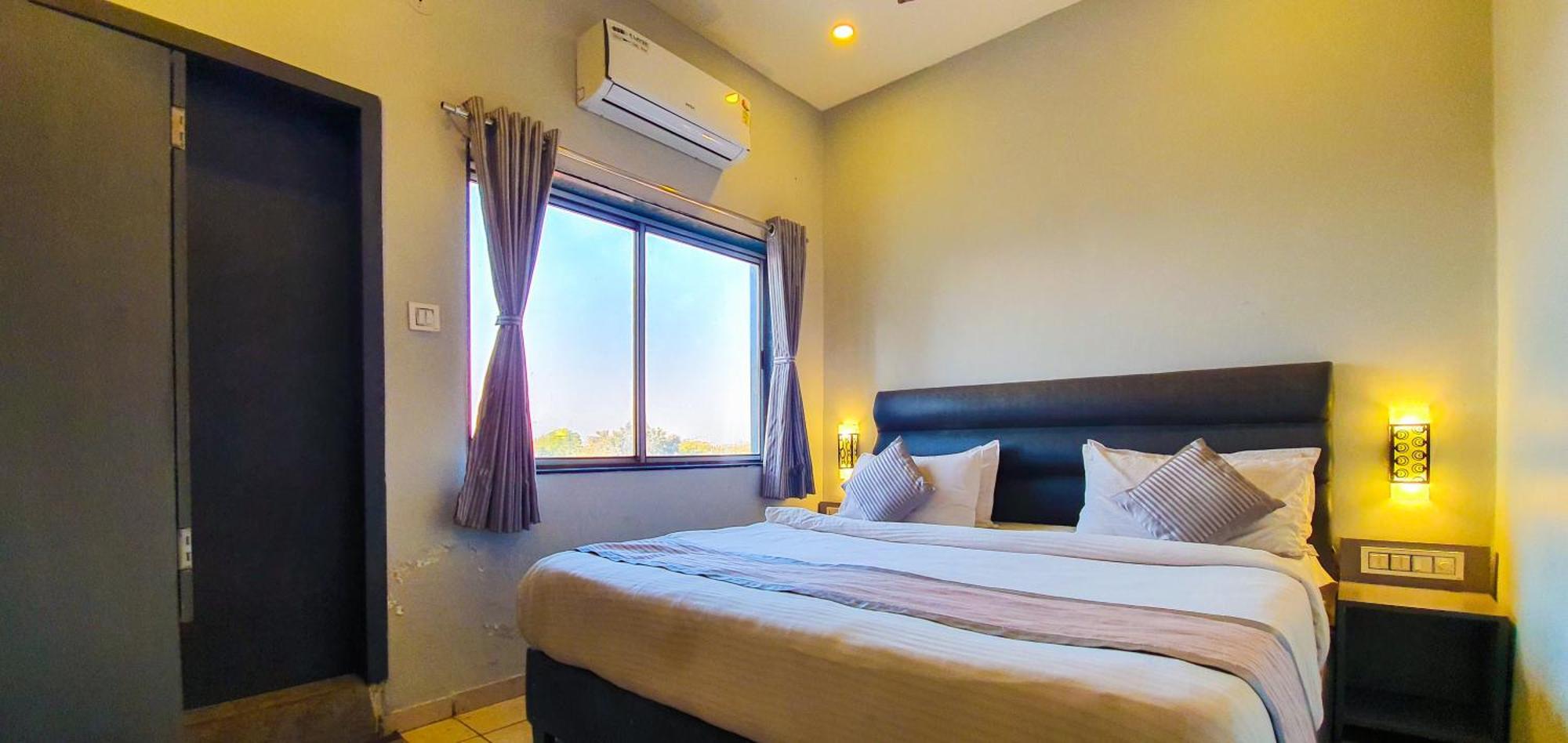 Nova Hotel New Crossroad Rajkot Eksteriør billede
